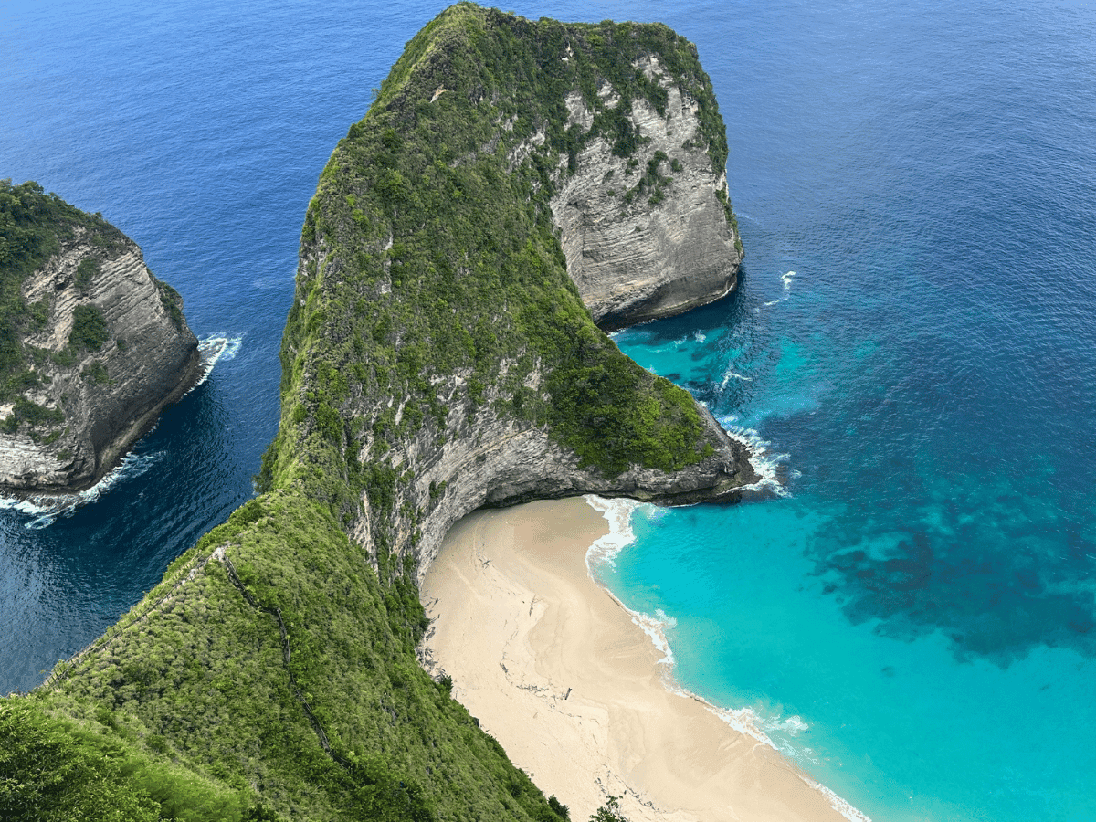 Kelingking Beach (Iconic T-rex cliff)